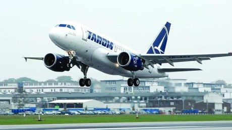 Cresteri de salarii la TAROM. Castigul mediu lunar pe salariat va ajunge la 5.000 de lei